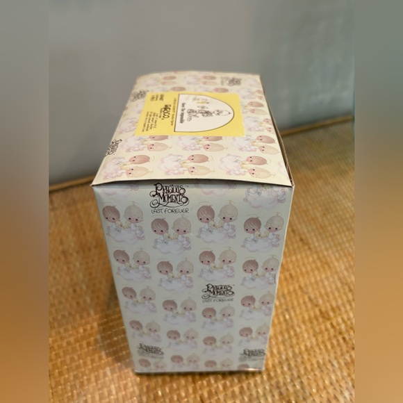 Precious Moments "Believe the Impossible" 109847 Exclusive Figurine new in box - Picture 6 of 11